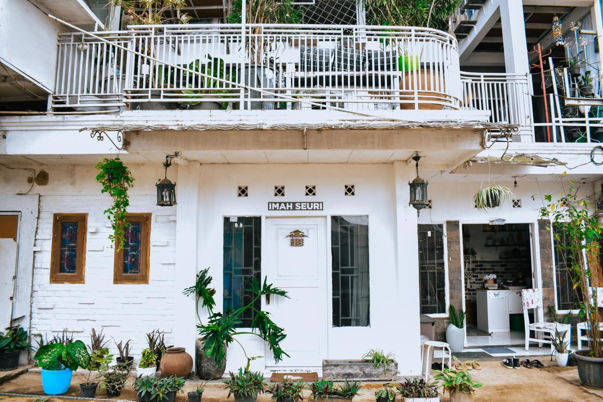 Imah Seuri By Kaya Rooms Tutugan Exteriér fotografie